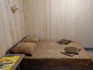 Гостевой дом Гостевой дом Орхидея Гагра Двухместный номер с двуспальной кроватью и дополнительной кроватью-18